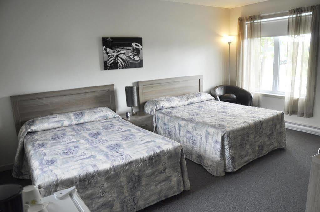 Motel Blanche D'Haberville サン・ジャン・ポール・ジョリ エクステリア 写真