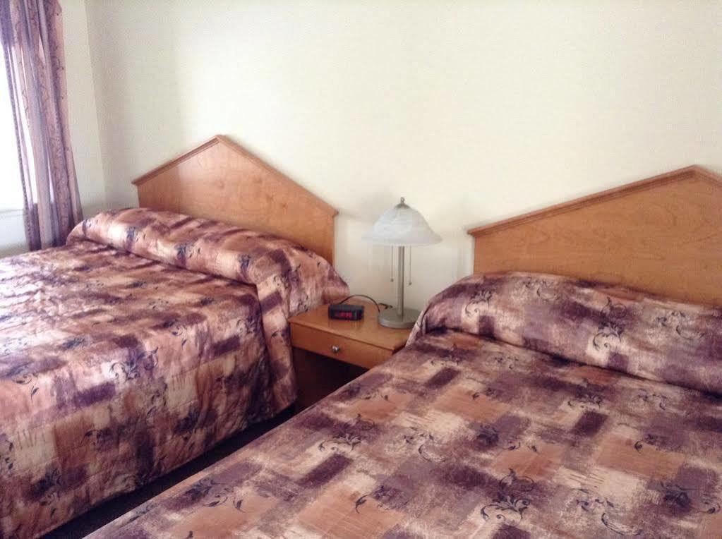 Motel Blanche D'Haberville サン・ジャン・ポール・ジョリ エクステリア 写真